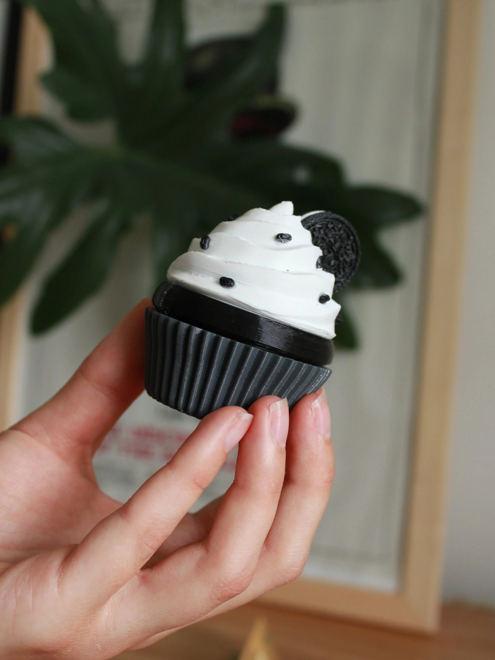 Cookies & Cream Cupcake Grinder