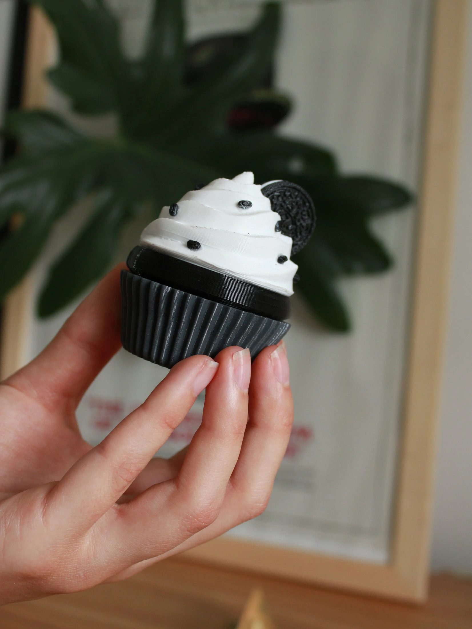 Cookies & Cream Cupcake Grinder