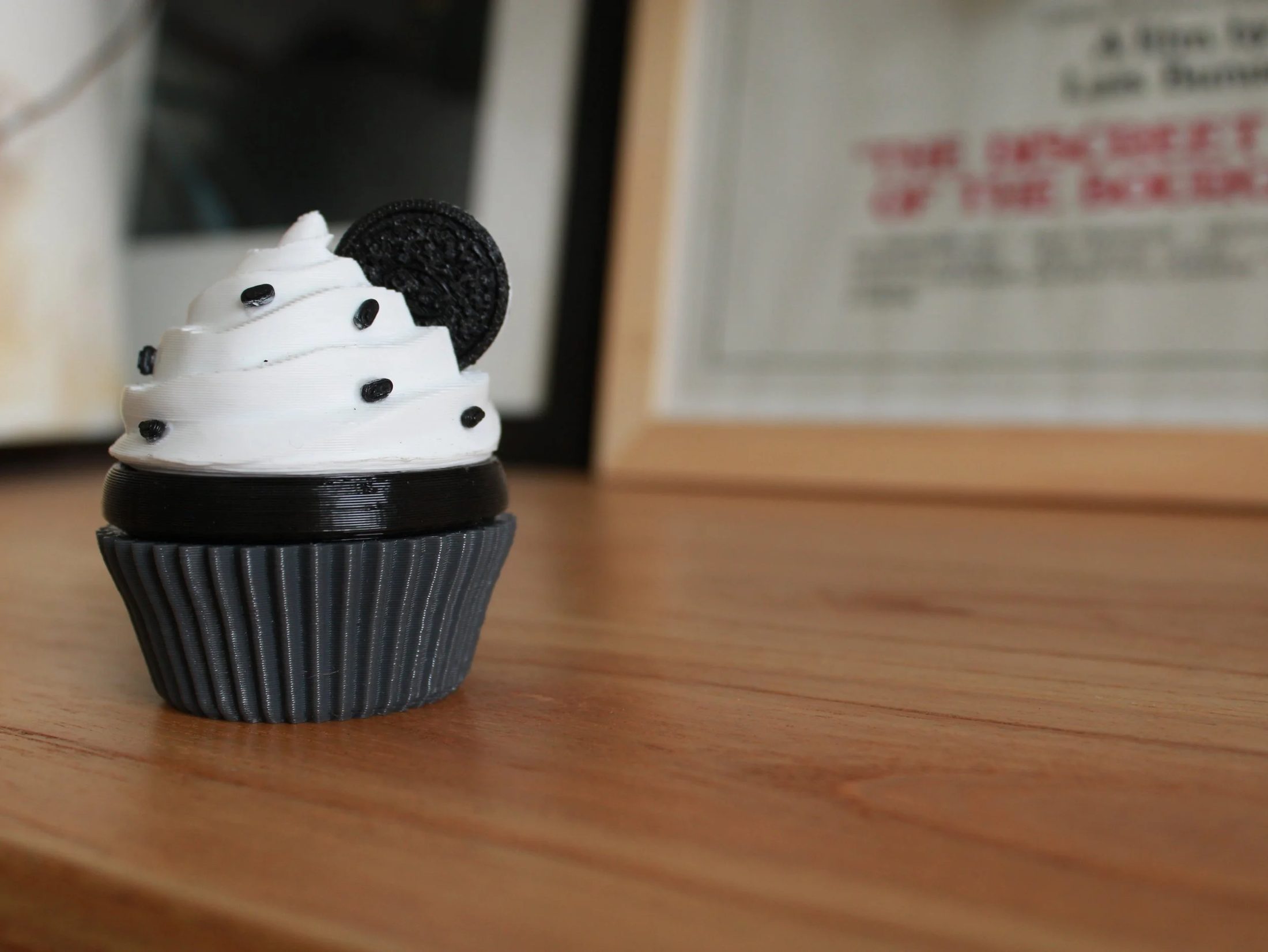 Cookies & Cream Cupcake Grinder
