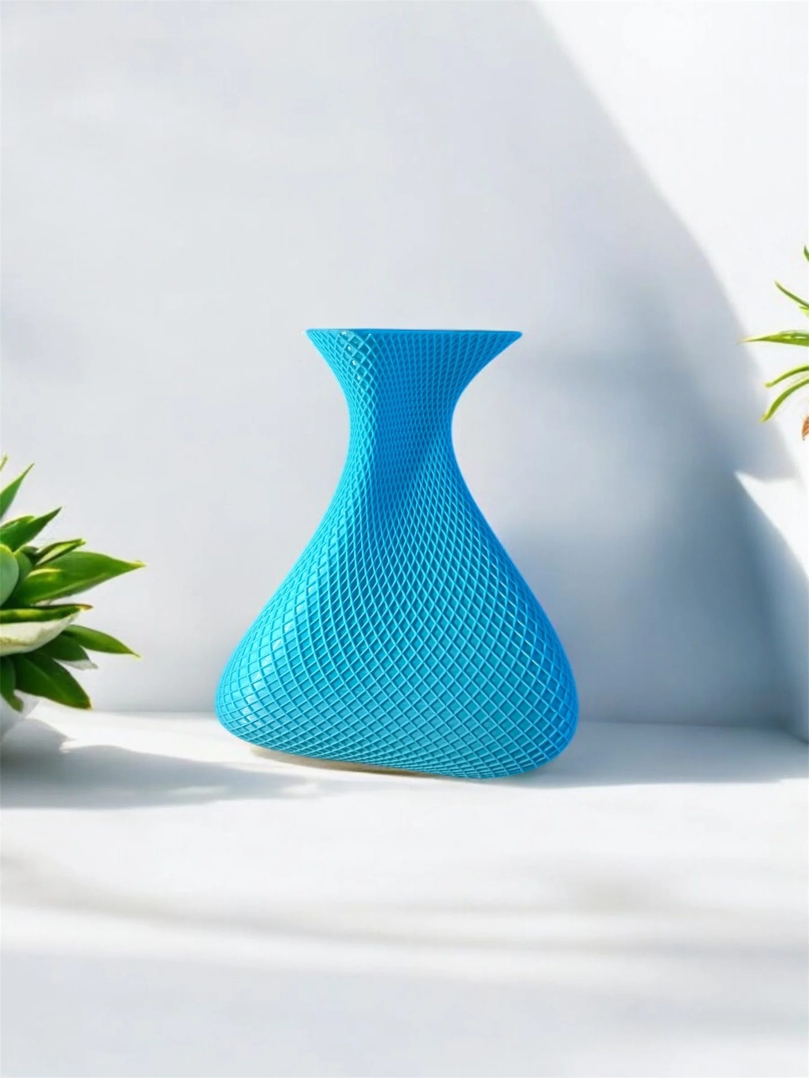 🏺 Double Striped Vase with Narrow Spout