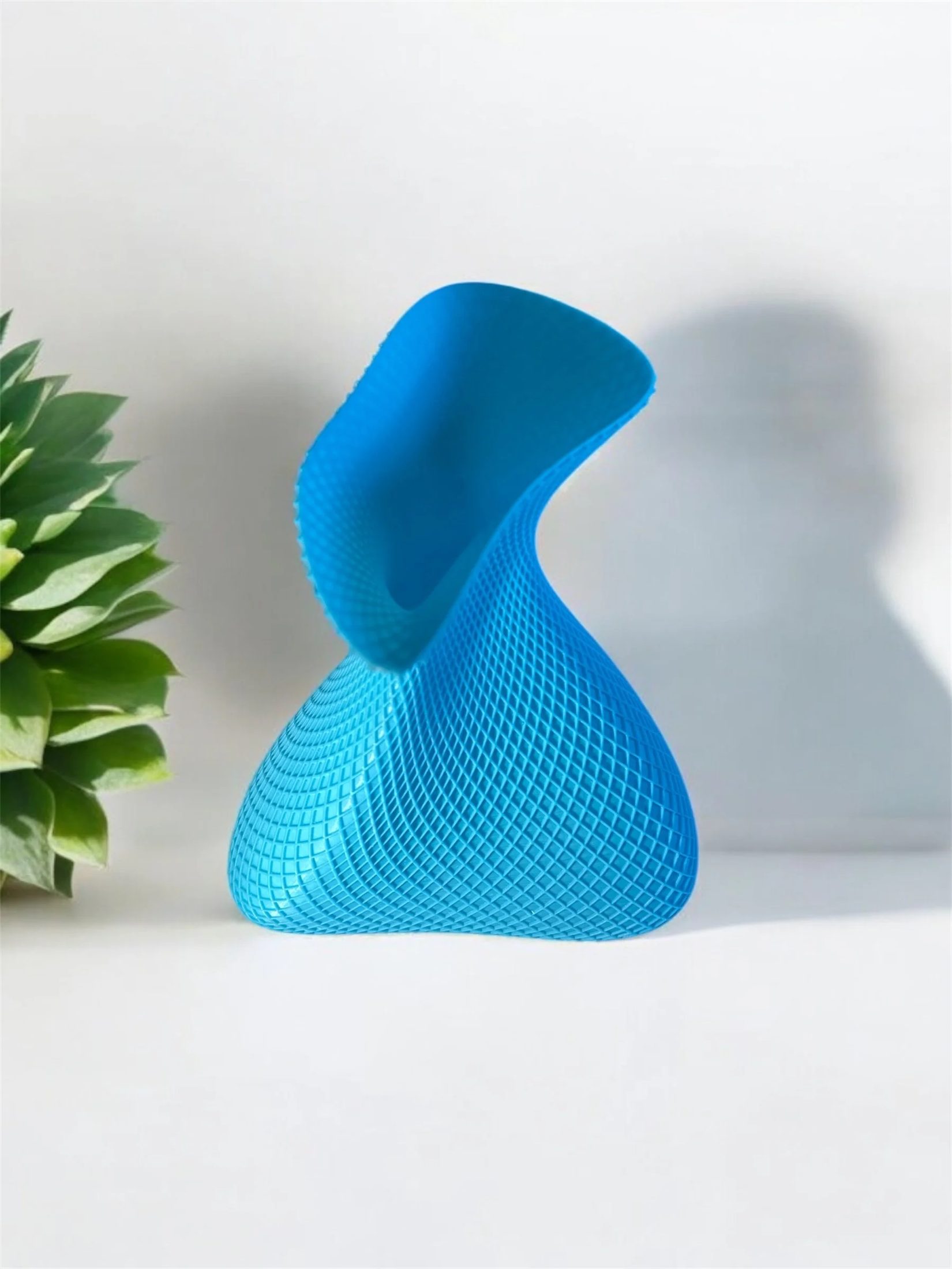 🏺 Double Striped Vase with Narrow Spout