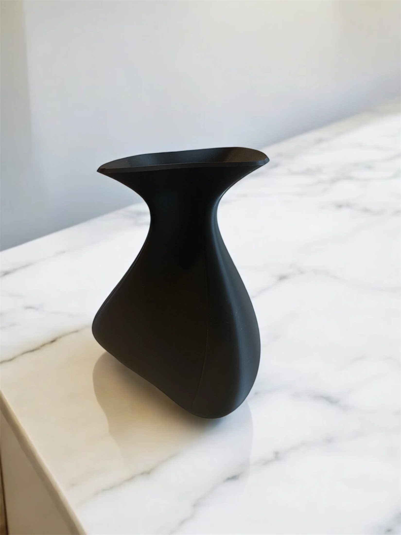 🌊 Free Flow Vase