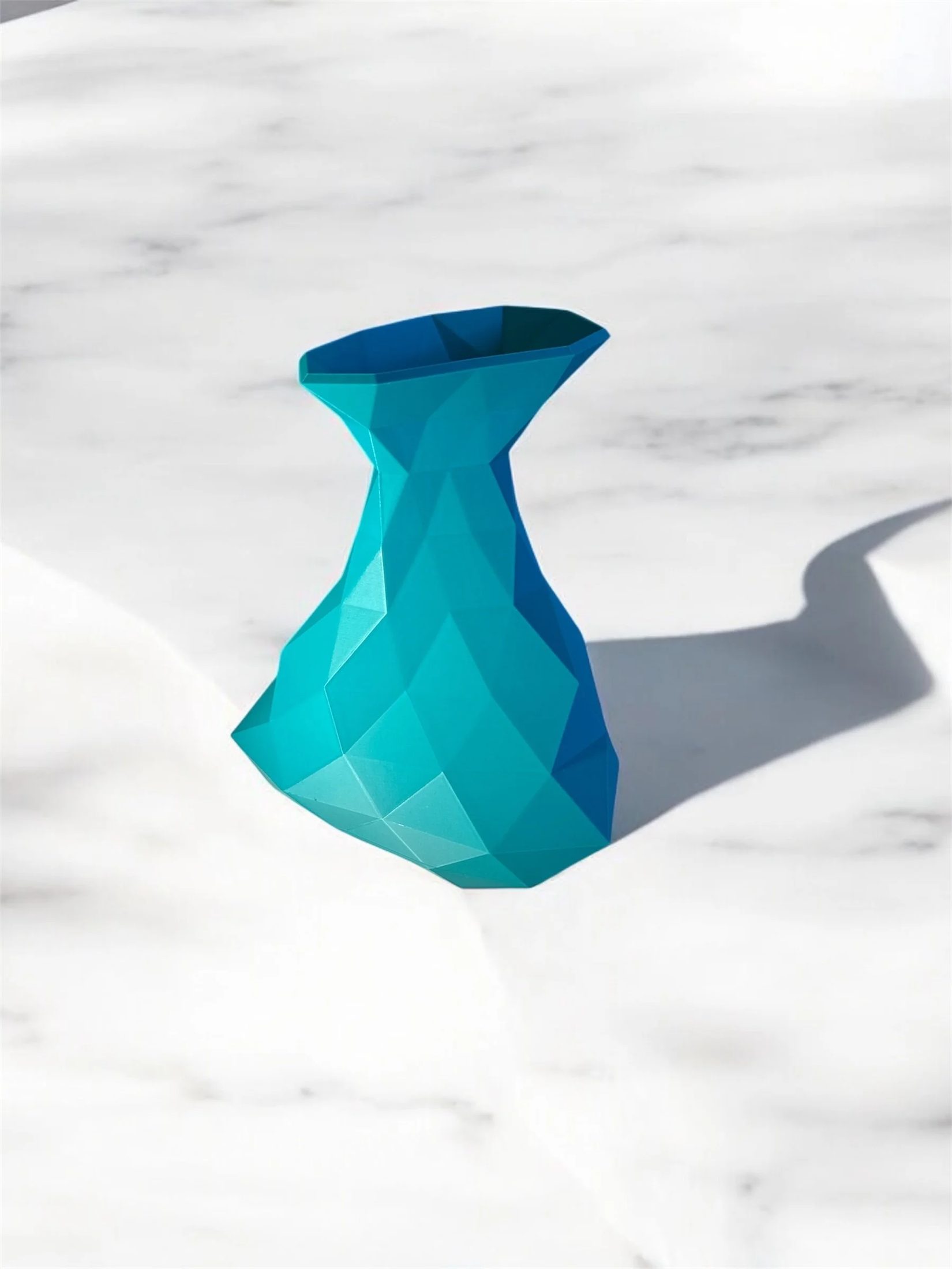 🔷 Low Poly Decor Vase