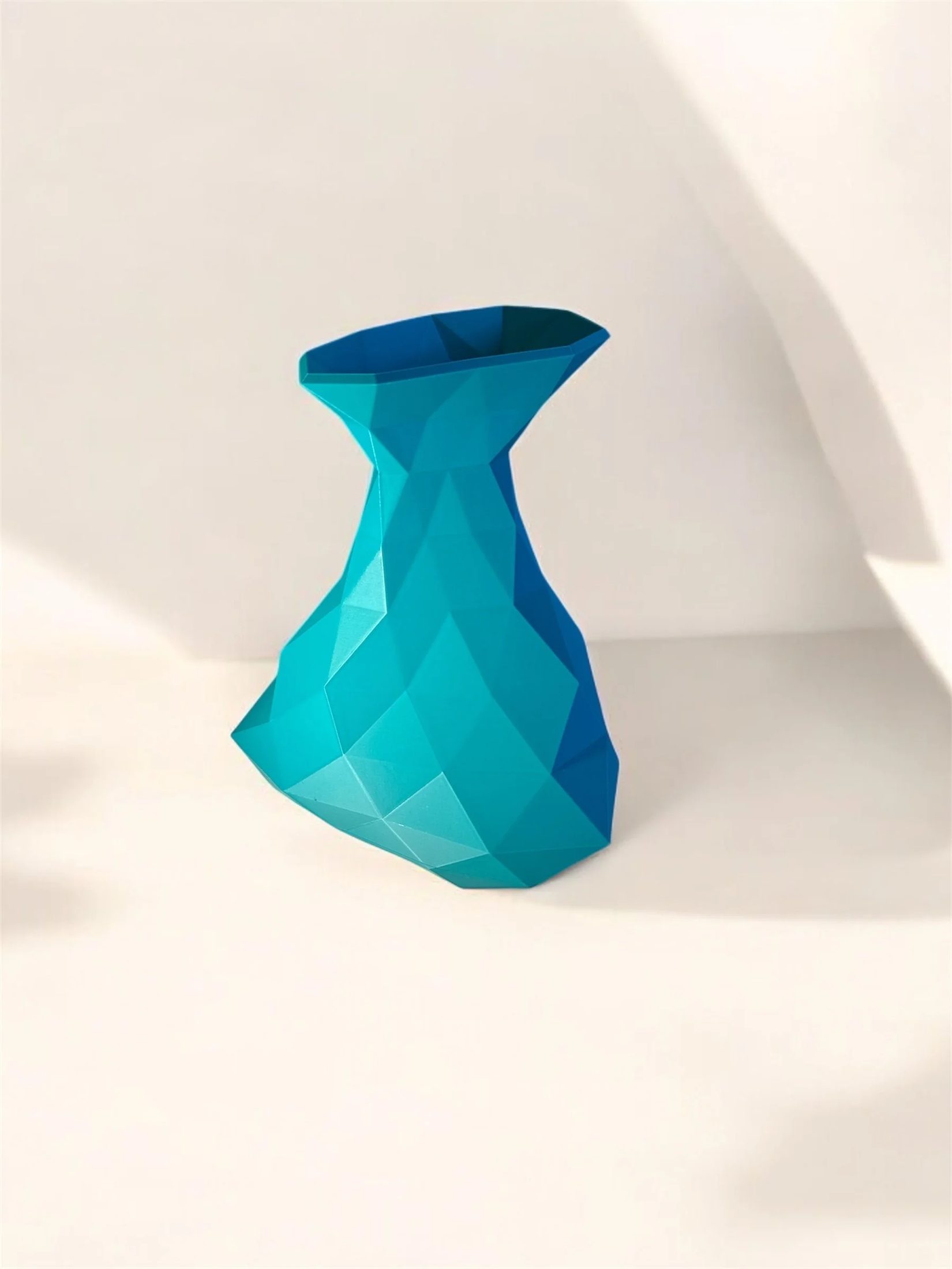 🔷 Low Poly Decor Vase