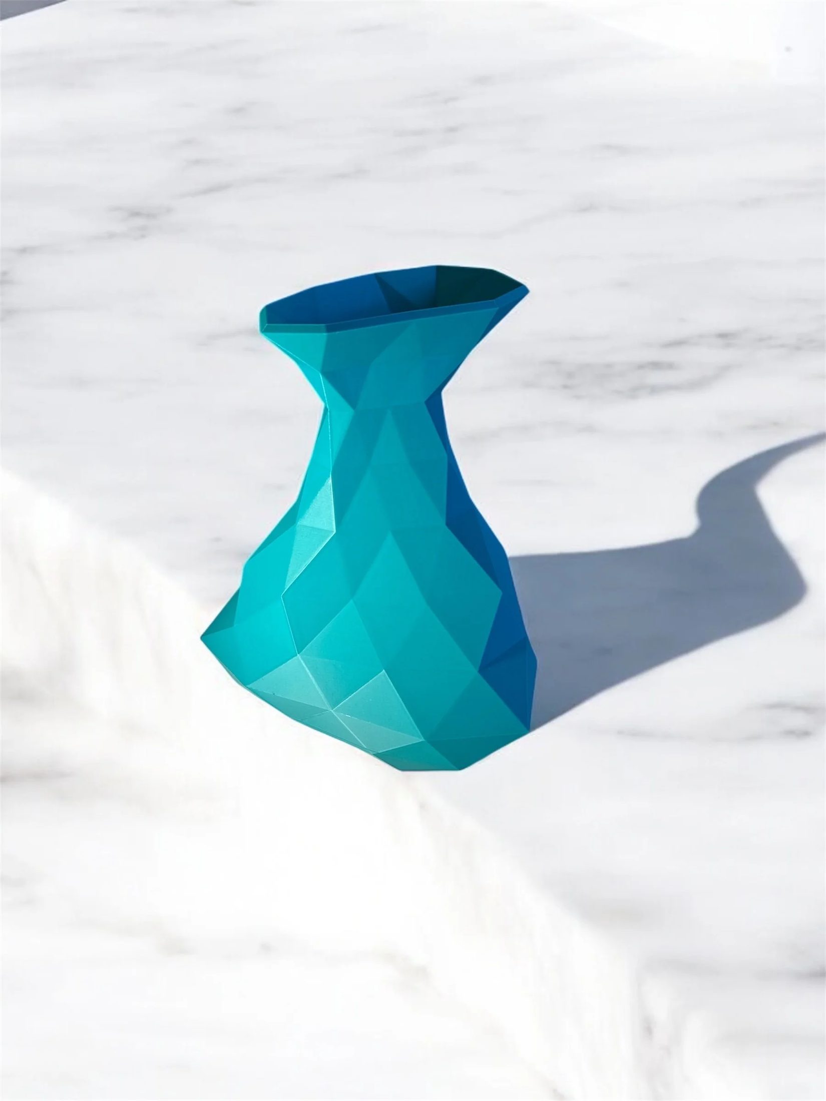 🔷 Low Poly Decor Vase