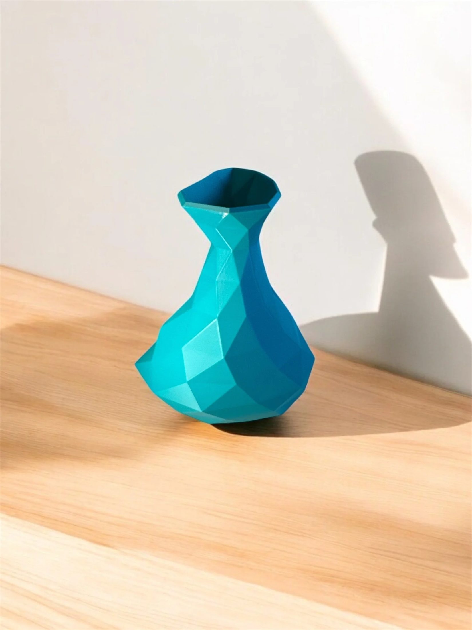 🔷 Low Poly Decor Vase
